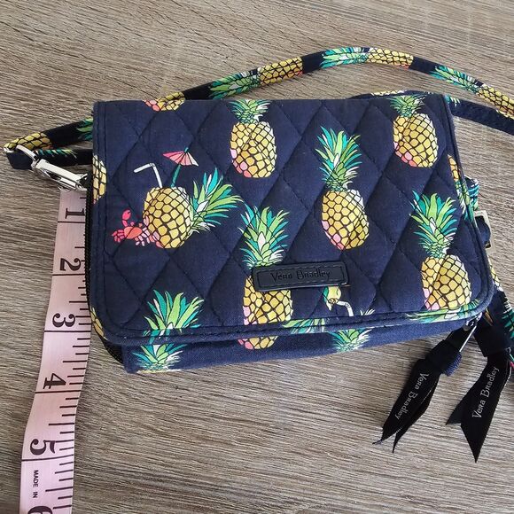 Vera Bradley Quilted Wallet Clutch Pineapple Print Navy Blue Wristlet Phone - Picture 10 of 10